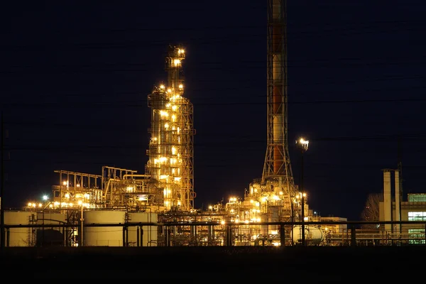 Petrofactory w nocy — Zdjęcie stockowe