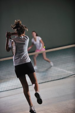 Tenis oyunu, iki kız