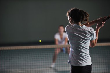 Tenis oyunu, iki kız