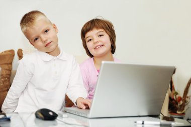 İki mutlu çocuk oyunları oyun 