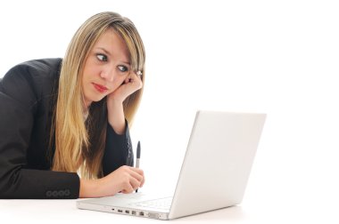 bir genç kız iş laptop üzerinde beyaz izole
