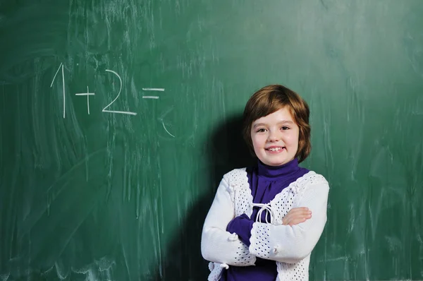 Boldog iskolás lány matek órákon — Stock Fotó