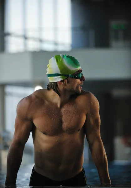 Yüzücü Olimpic havuzu üzerinde yeniden oluşturma — Stok fotoğraf
