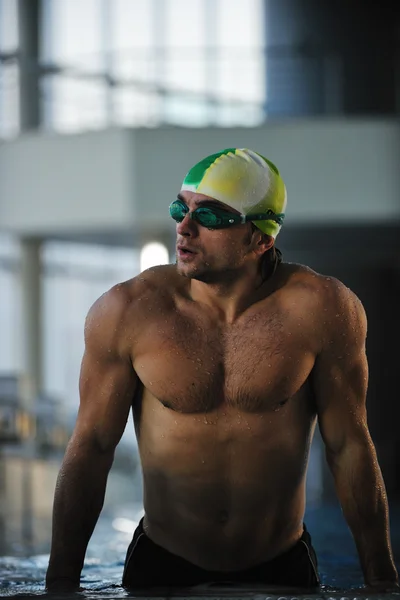 Κολυμβητής αναδημιουργώντας την olimpic πισίνα — Φωτογραφία Αρχείου