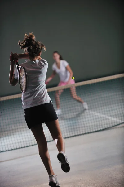 Tennisspel, två tjejer — Stockfoto