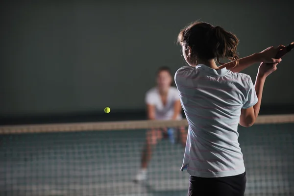 Παιχνίδι τένις, δύο κορίτσια — Φωτογραφία Αρχείου