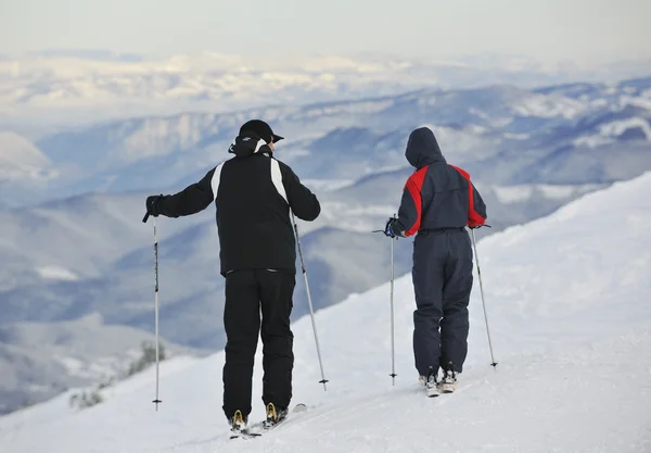 Ski d'hiver sur montagne d'hiver — Photo