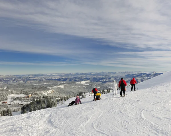 Zimowy narciarski na zima góry — Zdjęcie stockowe