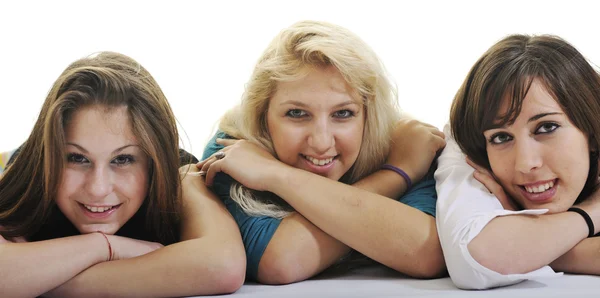 Τρία νεαρά κορίτσια που απομονώνονται σε λευκό — Φωτογραφία Αρχείου