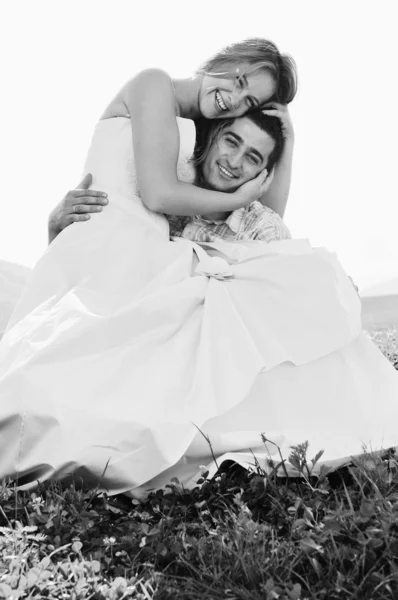 Feliz joven hermosa pareja —  Fotos de Stock