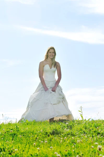 Bela noiva após o casamento — Fotografia de Stock