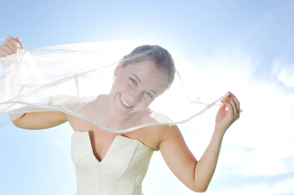 Bella sposa dopo il matrimonio — Foto Stock
