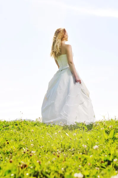 Krásná nevěsta po svatbě — Stock fotografie