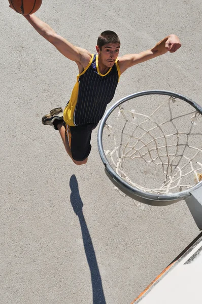 Basket de rue, jouer au basket extérieur — Photo