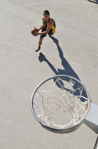 Уличный баскетбол, баскетбол на улице — стоковое фото