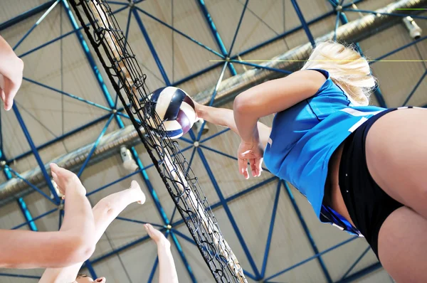 Röplabda sport, játék lányok — Stock Fotó