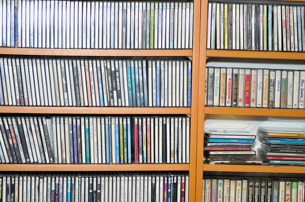 Müzik cd dvd ve tabak koleksiyonu — Stok fotoğraf
