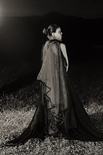 黒のウェディング ドレスの花嫁 — ストック写真