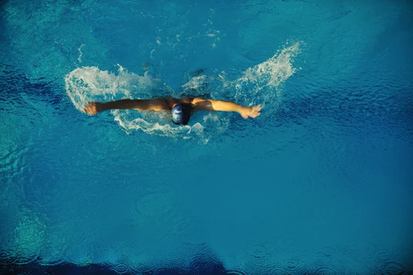 年轻运动员游泳运动员 — 图库照片