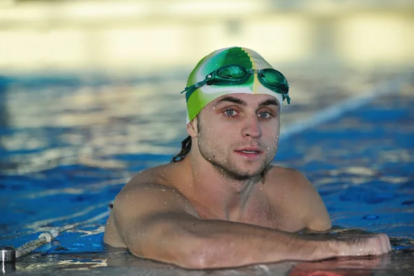 Mladý sportovec plavec — Stock fotografie