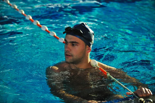Jonge atleet zwemmer — Stockfoto