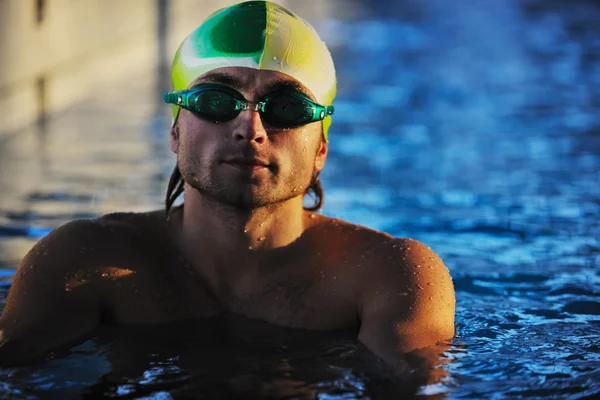 Fiatal sportoló úszó — Stock Fotó