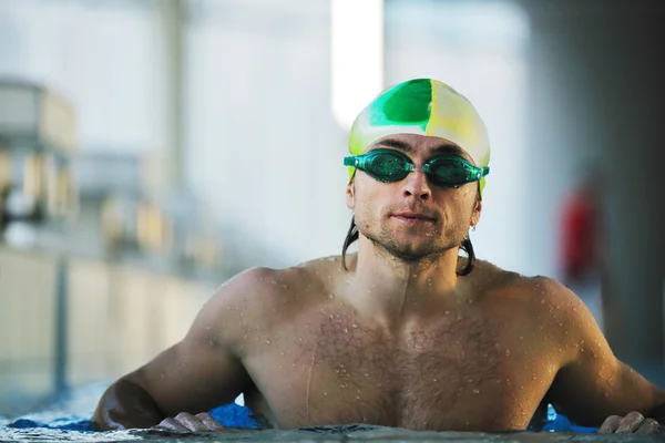 젊은 선수의 수영 선수 — 스톡 사진