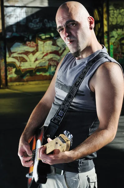 Music guitar player outdoor — Stock Photo, Image