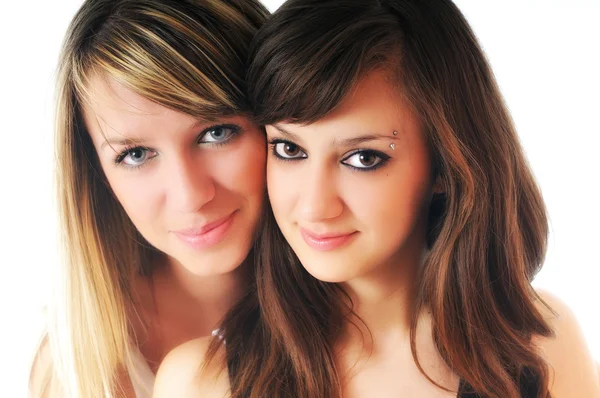 Dwie młode dziewczyny na białym tle — Zdjęcie stockowe