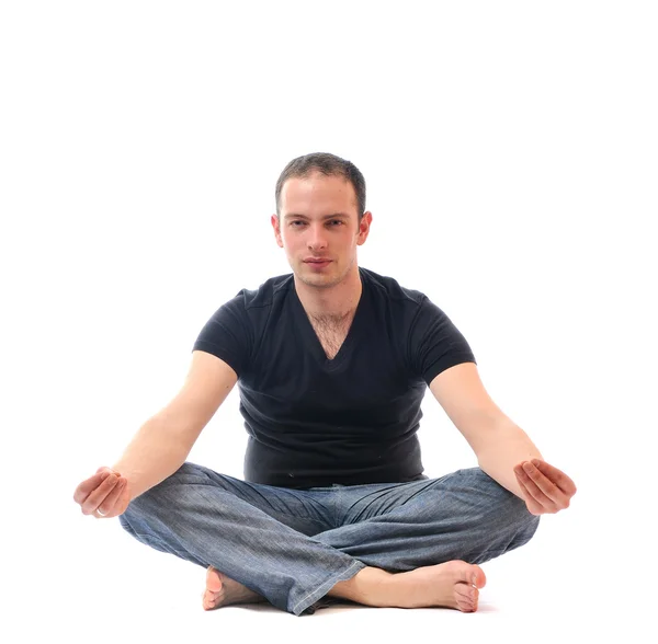 Młody człowiek w pozycji lotosu, ćwiczenia jogi — Zdjęcie stockowe