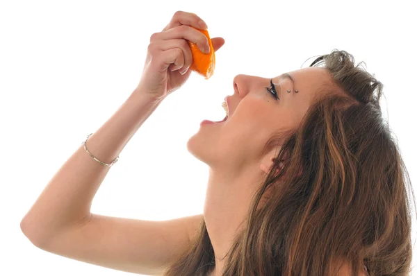 Mujer aislada en blanco agarre naranja —  Fotos de Stock