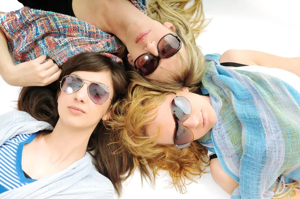 Drei Frauen isoliert — Stockfoto