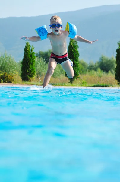 スイミング プールの楽しさ — ストック写真