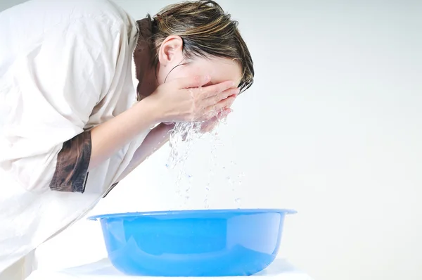 Umyć twarz kobiety — Zdjęcie stockowe