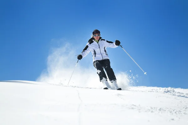 Winer vrouw ski — Stockfoto