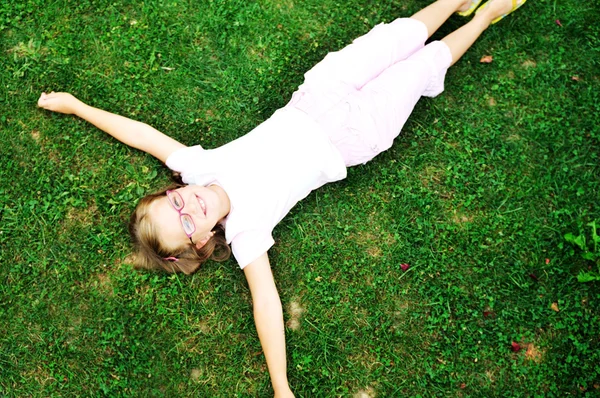 Feliz criança ao ar livre — Fotografia de Stock