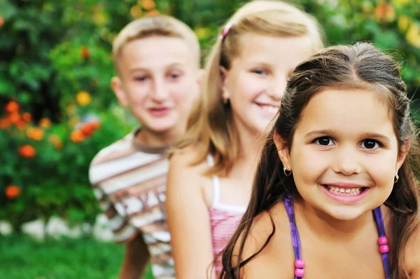 Šťastné děti venkovní — Stock fotografie