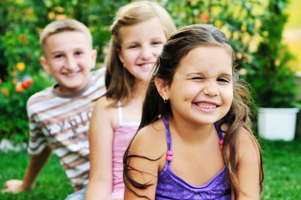 Szczęśliwe dzieci odkryty — Zdjęcie stockowe