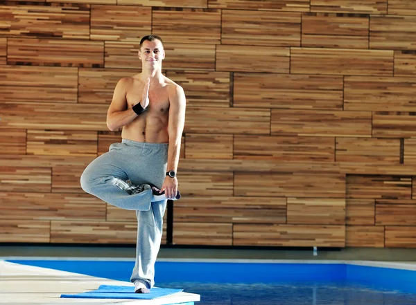 Hombre de yoga —  Fotos de Stock