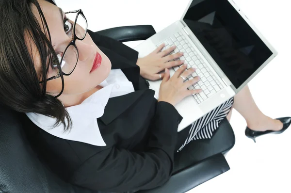 Bilgisayarı olan iş kadını beyazda izole edilmiş. — Stok fotoğraf