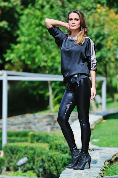Happy woman fashion outdoor — Stock Photo, Image