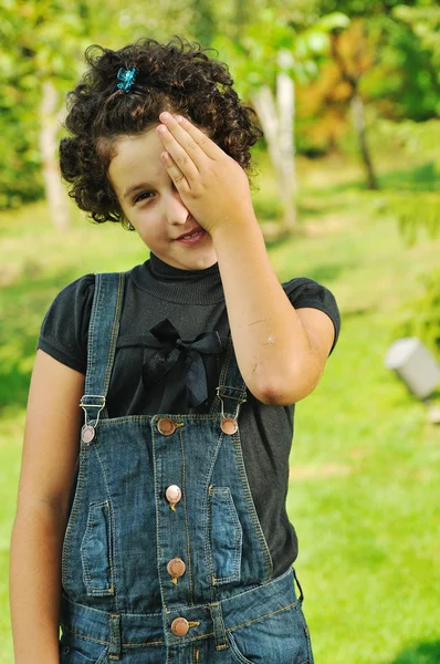 Crianças moda ao ar livre — Fotografia de Stock