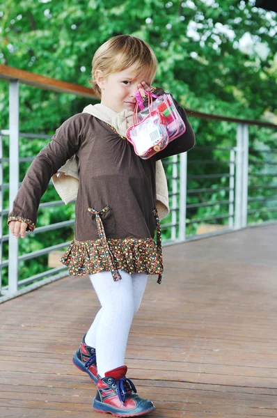 Crianças moda ao ar livre — Fotografia de Stock