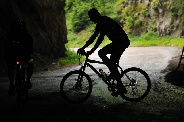 Fahrrad Mann im Freien montieren — Stockfoto