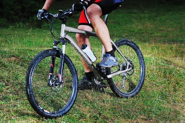 Mount bike ember szabadtéri — Stock Fotó