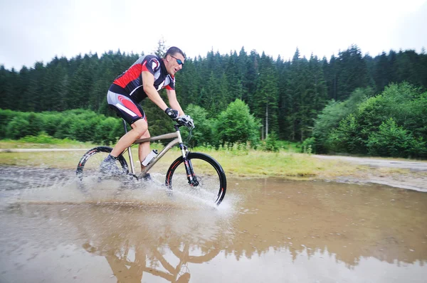 Instalacji mokrych na rowerze — Zdjęcie stockowe