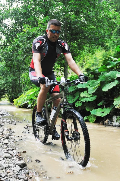 Wet mount bike ride — Stock Photo, Image