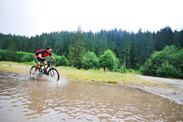 Instalacji mokrych na rowerze — Zdjęcie stockowe