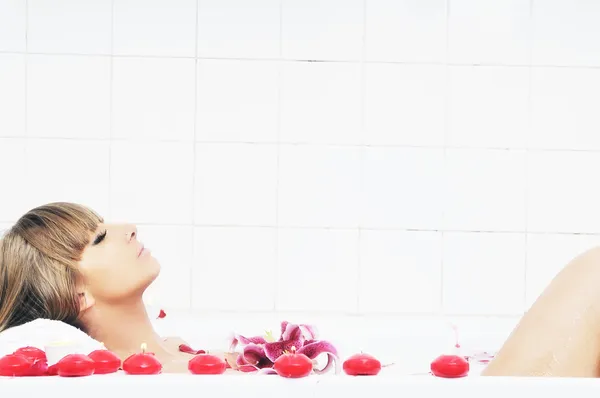 Femeie baie floare — Fotografie, imagine de stoc