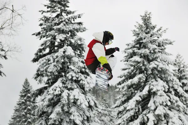 Salto de snowboard — Fotografia de Stock